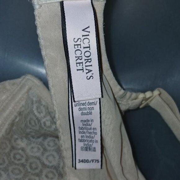 Victoria's Secret Body by Victoria Unlined Cream Demi Bra - Picture 3 of 3